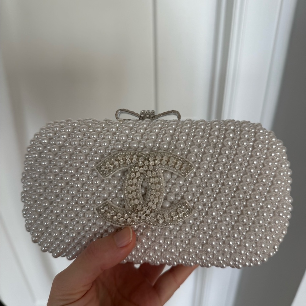 Faux Elegant Pearl Embellished Clutch